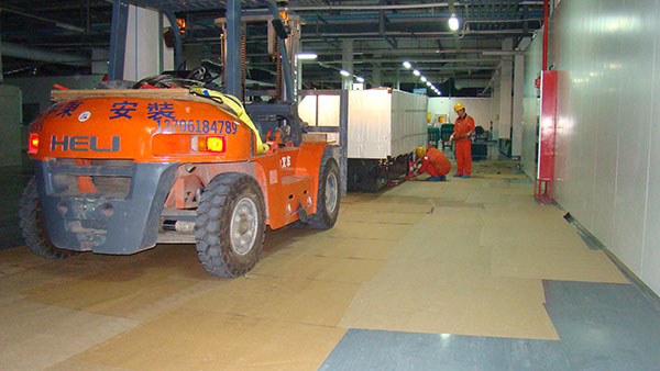 成型機(jī)設(shè)備搬運