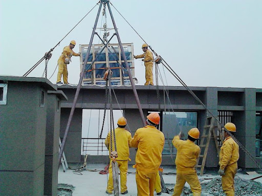 大型設(shè)備吊裝搬運(yùn)安裝工需要掌握哪些安全技術(shù)措施？