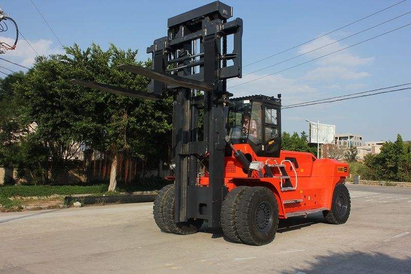 無錫設(shè)備搬運(yùn)廠家:叉車在設(shè)備搬運(yùn)中需要預(yù)防哪些事故的發(fā)生？