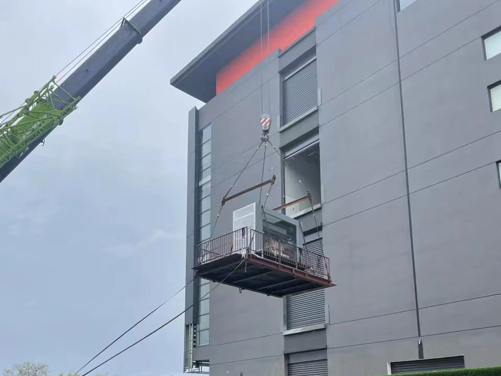 二樓平臺無塵室吊裝作業